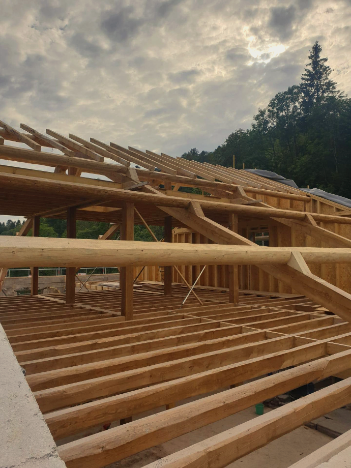 Charpente d'une ferme en rénovation à La Bresse
