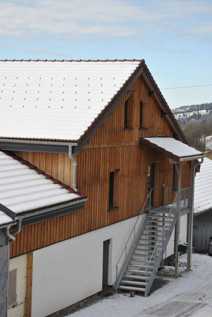 Isolation et bardage d'une auberge sur les hauteurs de La Bresse